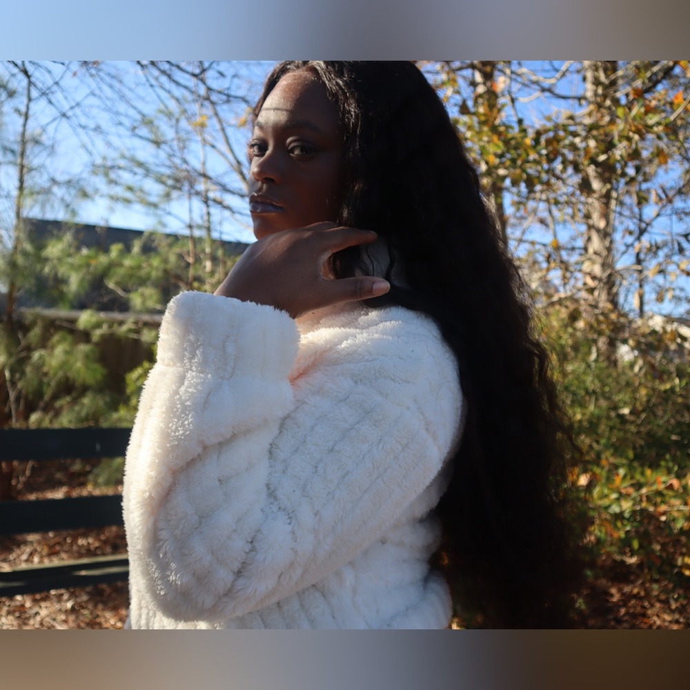 Meet Your Posher |Lola Green